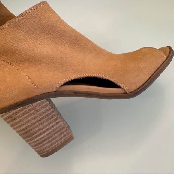 Lucky Brand | Butter-Soft Tan Leather Ankle Boots | Size 8.5 - Picture 5 of 16